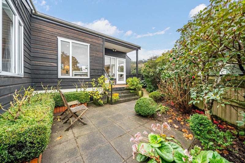 4/23 Box Hill, Khandallah, Wellington - Carousel 1