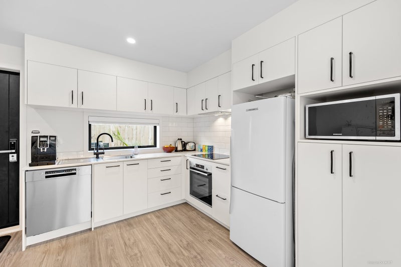 2F Ellen Avenue, Hillcrest, Auckland - Carousel 1