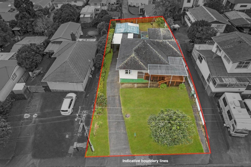 11 Robert Burke Place, Henderson, Auckland - Carousel 1