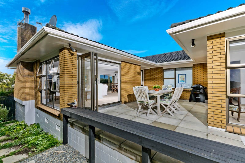 2/14 Folkestone Street, Murrays Bay, Auckland - Carousel 2