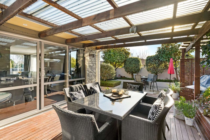 8 Glen Place, Parklands, Christchurch - Carousel 1