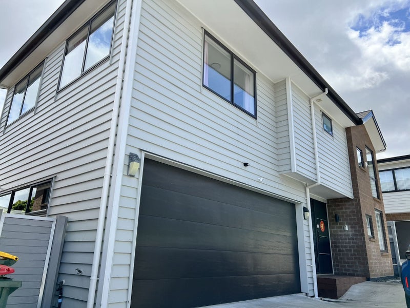 31B Hayr Road, Three Kings, Auckland - Carousel 1