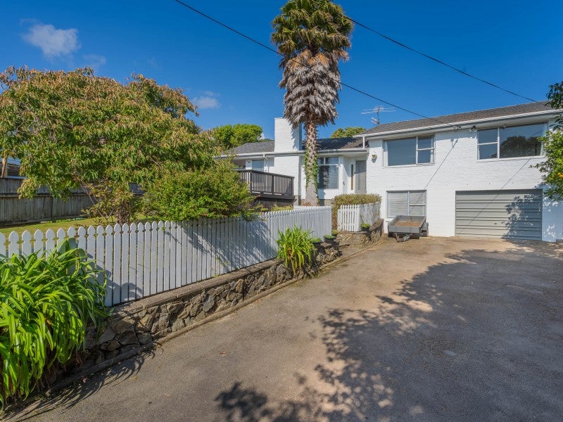 24 Ruru Street, Waikanae - Carousel 2