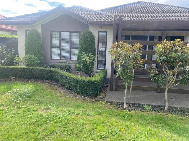 25 Turnberry Drive, Wattle Downs, Auckland - Carousel 1