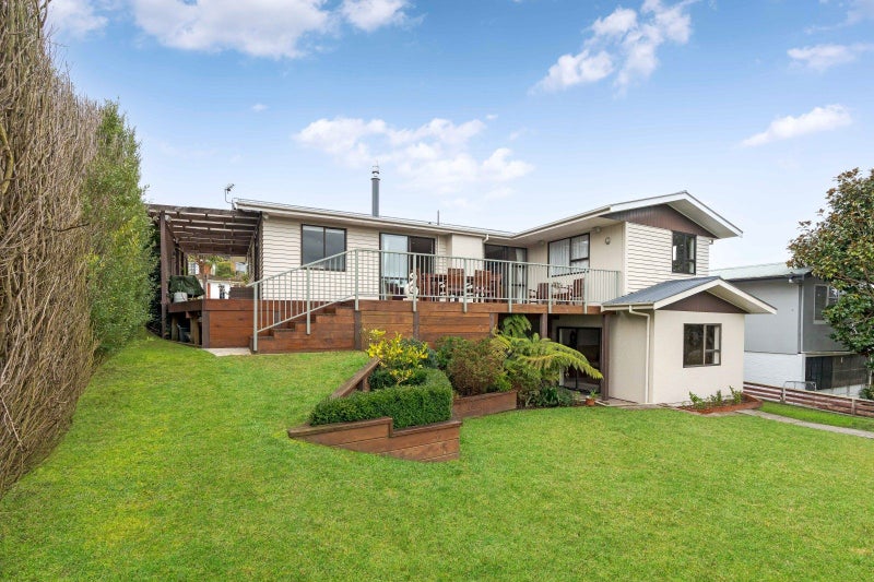 17 Puriri Crescent, Lansdowne, Masterton - Carousel 1