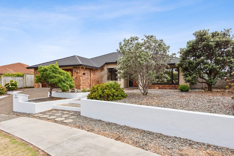26 Quadrant Heights, Paraparaumu - Carousel 1