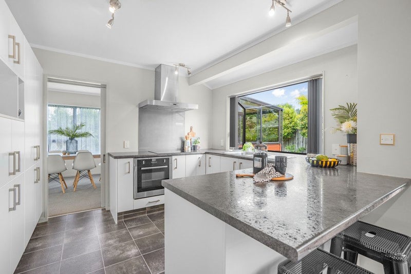 6 Donegal Grove, Birchville, Upper Hutt - Carousel 1