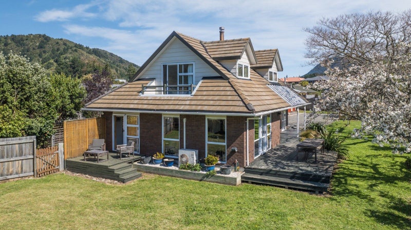 10A Huia Street, Waikawa, Picton - Carousel 2