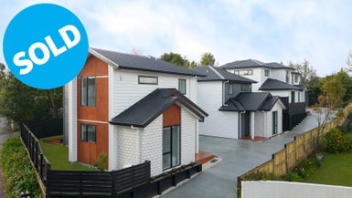 1/24 McLaren Place, Chedworth, Hamilton - Carousel 1