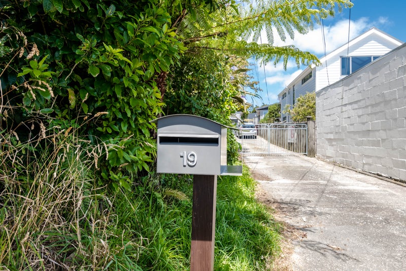 19 Alder Place, Newlands, Wellington - Carousel 2