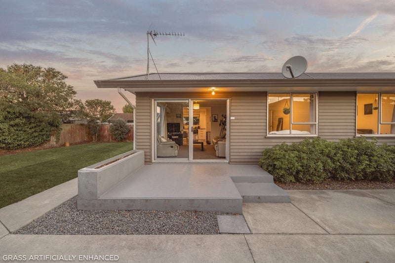 2/90 Queenspark Drive, Parklands, Christchurch - Carousel 1