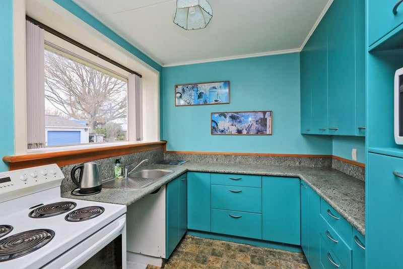 221 Sunnybank Crescent, Camberley, Hastings - Carousel 2