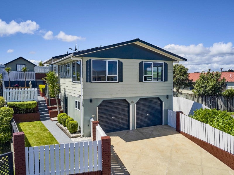 25 Clipper Street, Titahi Bay, Porirua - Carousel 1