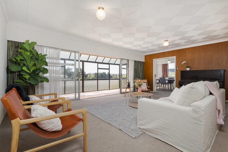 7 Rembrandt Avenue, Tawa, Wellington - Carousel 2