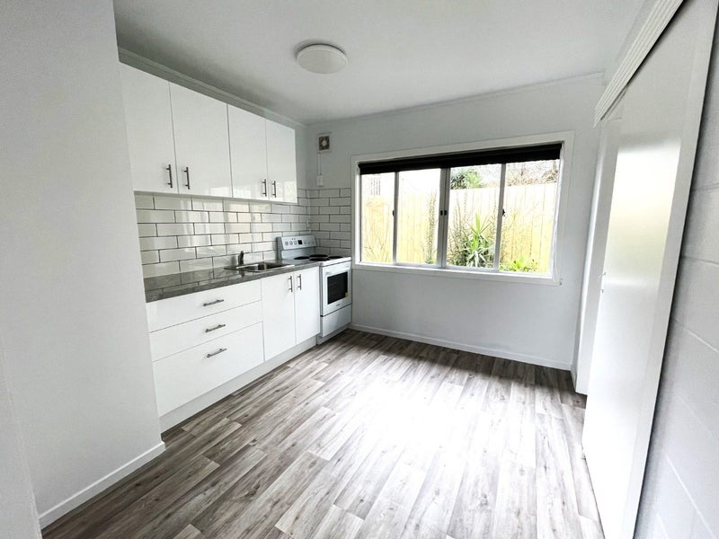 1/29 Arlette Place, Massey, Auckland - Carousel 1