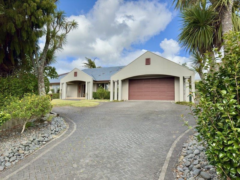 11 Balbriggan Rise, Dannemora, Auckland - Carousel 1