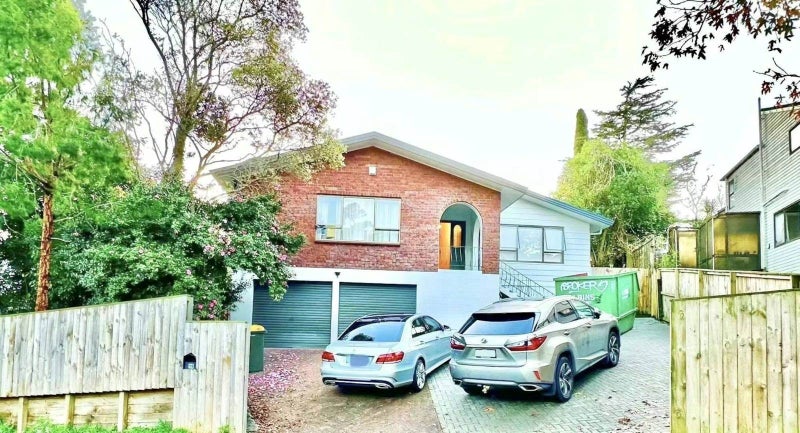 19 Holyoake Place, Chatswood, Auckland - Carousel 1