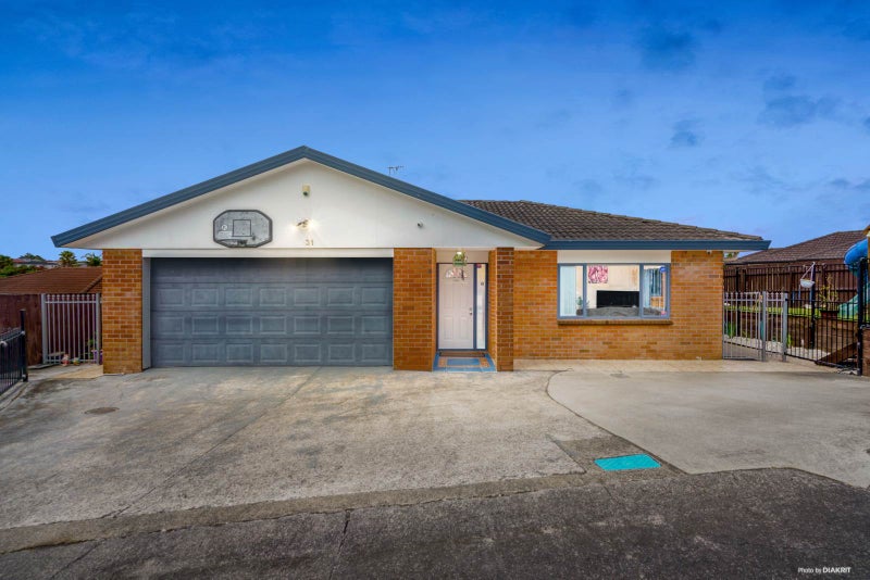 31 Bellville Drive, Clendon Park, Auckland - Carousel 1