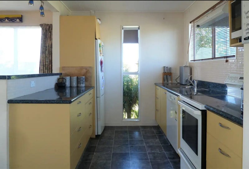 27 Tenby Terrace, Flaxmere, Hastings - Carousel 2