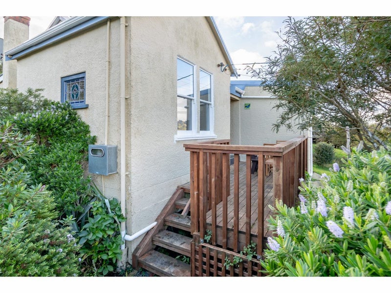 51 Manapouri Street, Ravensbourne, Dunedin - Carousel 1