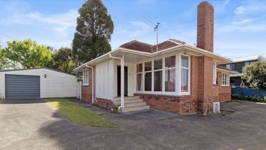 167 Te Atatu Road, Te Atatu South, Auckland - Carousel 1