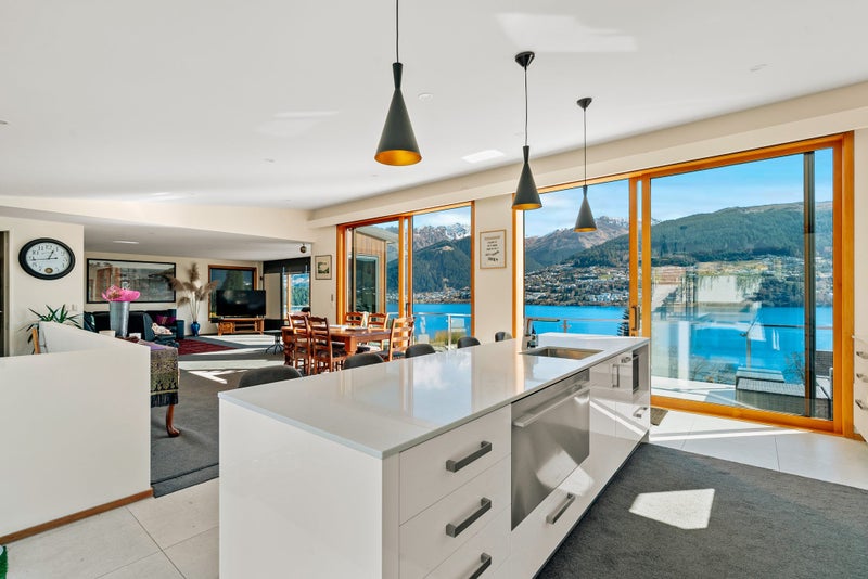 560 Peninsula Road, Kelvin Heights, Queenstown - Carousel 2