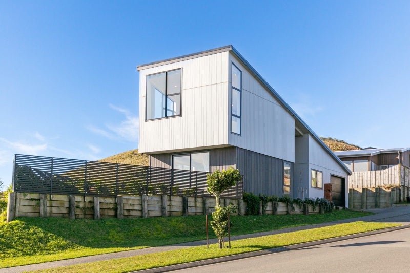 81 Cedarwood Street, Woodridge, Wellington - Carousel 24