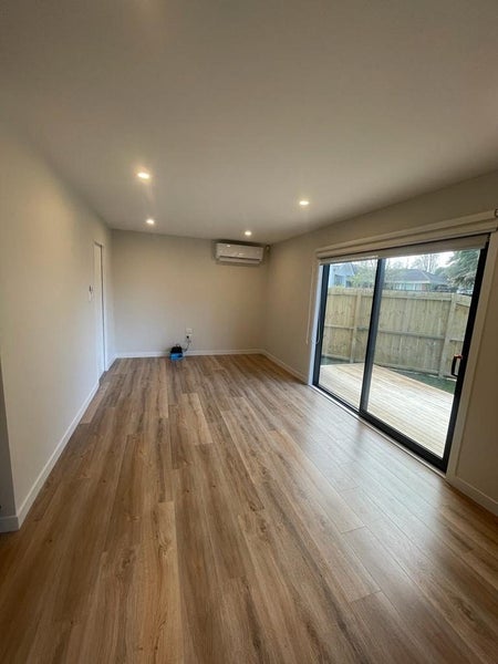 2 Seaside Place, Pakuranga, Auckland - Carousel 2