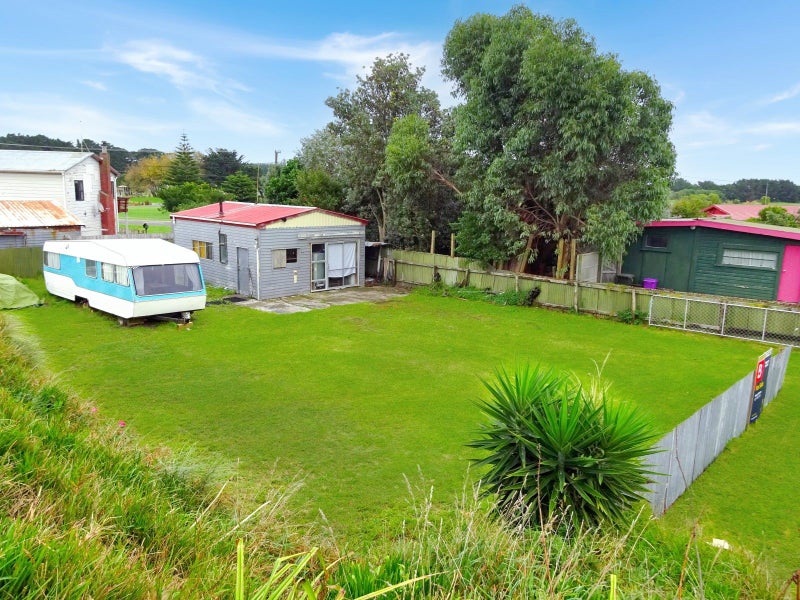 66 Pratt Avenue, Foxton Beach, Foxton - Carousel 1