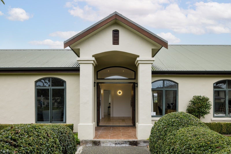 26 Keswick Crescent, Huntington, Hamilton - Carousel 2