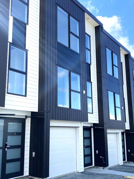 2/107 Hobsonville Road, West Harbour, Auckland - Carousel 1