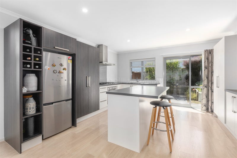 6 Grace Cove, Aotea, Porirua - Carousel 2