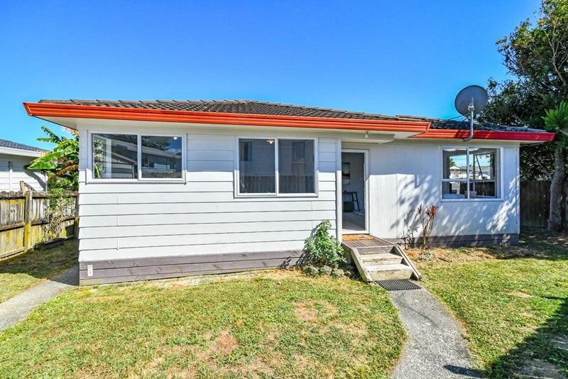 1/18 Silver Creek Road, Weymouth, Auckland - Carousel 1