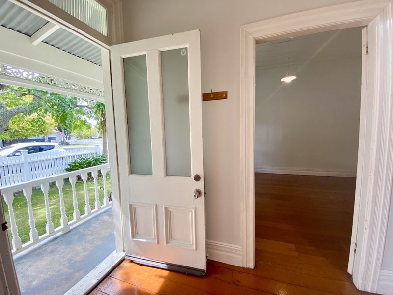 31 Royal Terrace, Sandringham, Auckland - Carousel 2