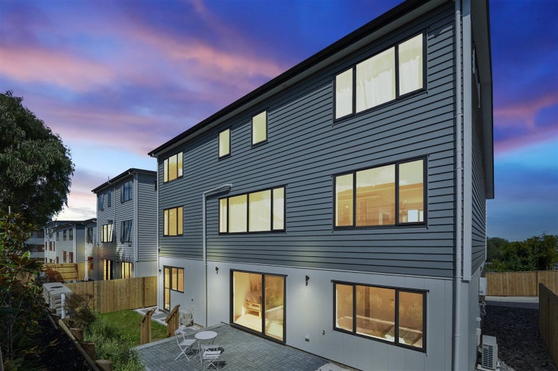 2/26 Hayr Road, Three Kings, Auckland - Carousel 20