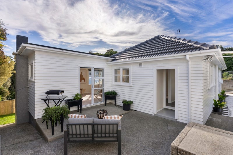 49 Lyndfield Lane, Newlands, Wellington - Carousel 2