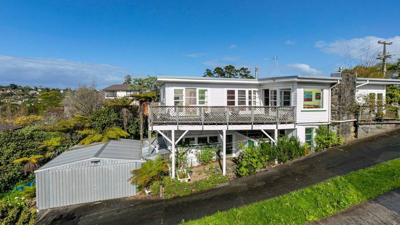 39 Woodlands Crescent, Browns Bay, Auckland - Carousel 1