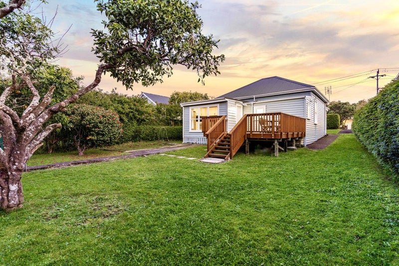 6 Halesowen Avenue, Sandringham, Auckland - Carousel 1