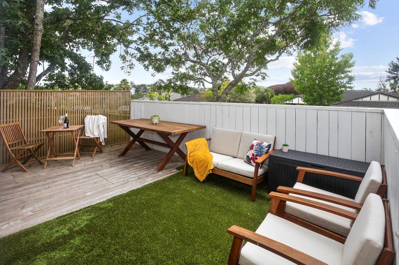 6/2 Jadewynn Drive, Massey, Auckland - Carousel 2