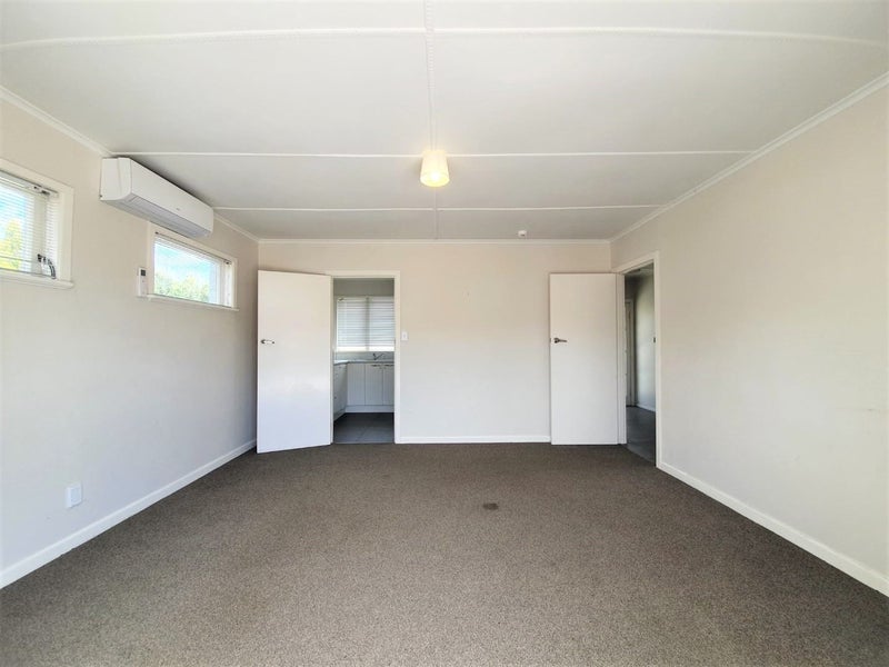 2/13 Clare Place, Mount Wellington, Auckland - Carousel 2