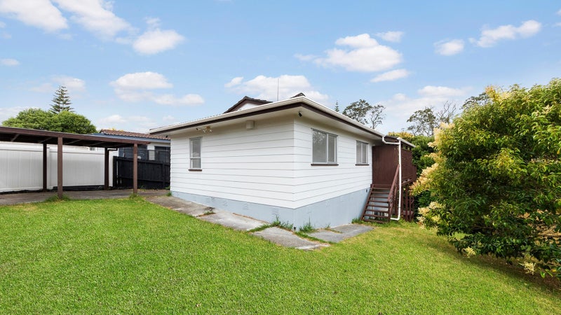 25 Katrina Place, Massey, Auckland - Carousel 1