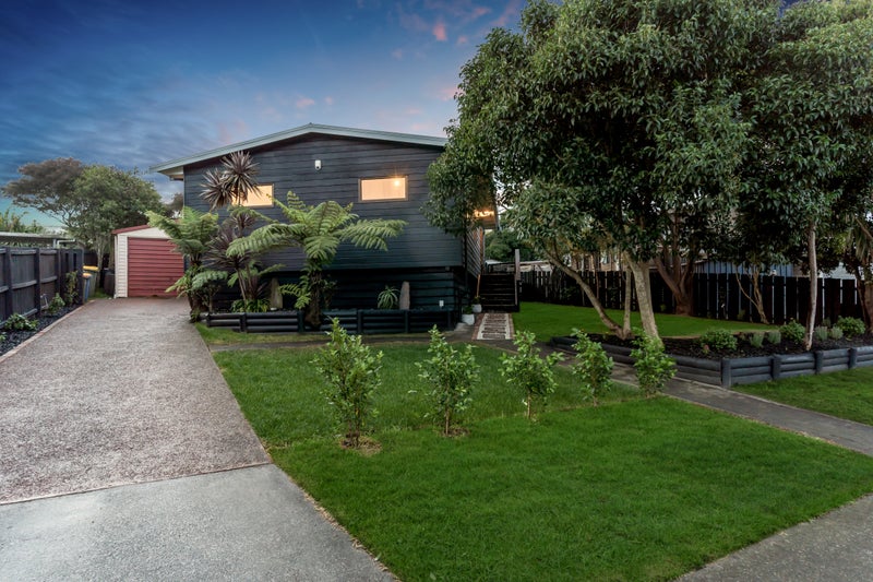 26 Meadowvale Rise, Titirangi, Auckland - Carousel 2