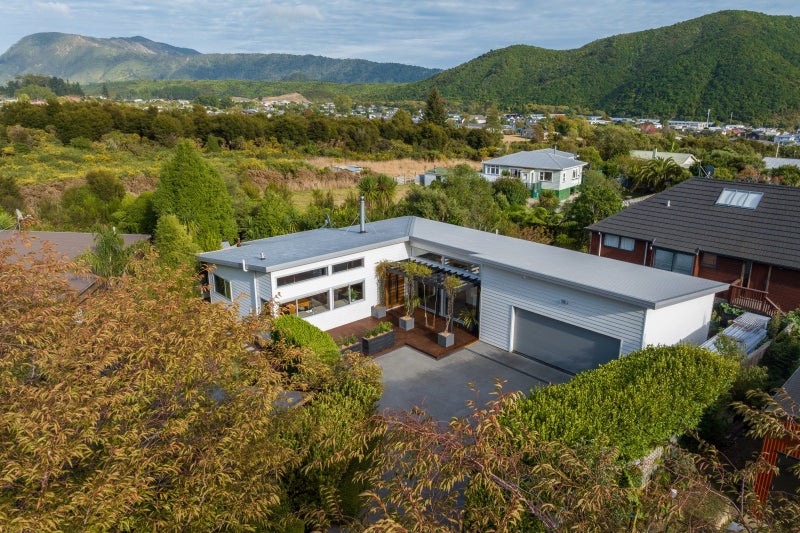 24 Waimarama Street, Waikawa, Picton - Carousel 23