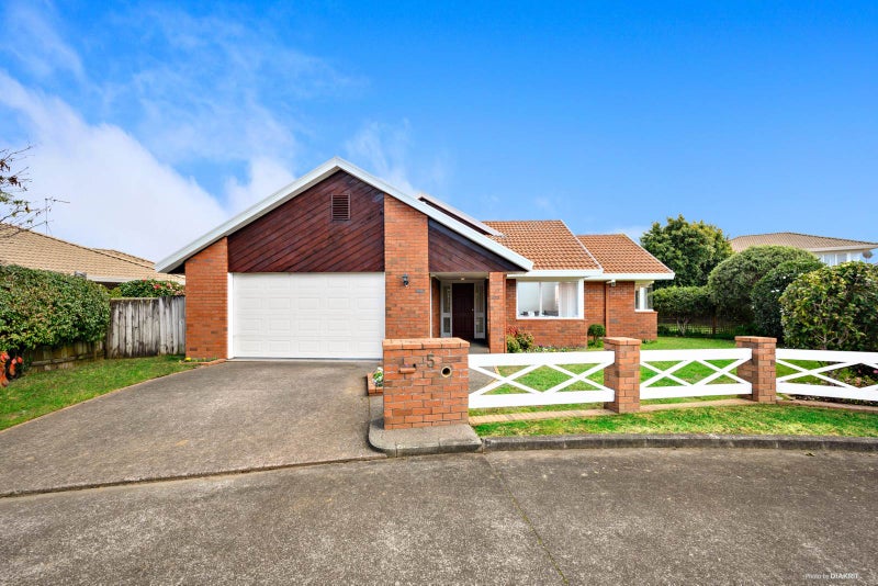 5 Dunn Place, Farm Cove, Auckland - Carousel 1