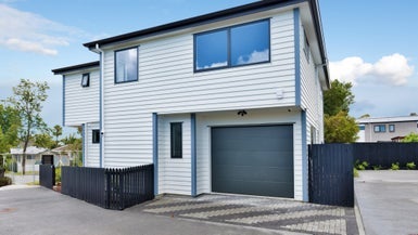 11 Ballial Place, West Harbour, Auckland - Carousel 1