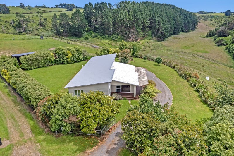 46 Oakland Lane, Shannon, Palmerston North - Carousel 1
