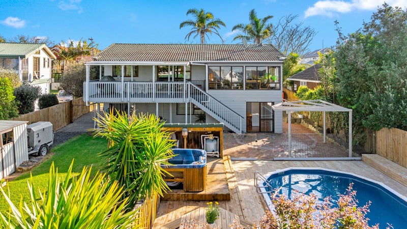 34 Spinnaker Drive, Te Atatu Peninsula, Auckland - Carousel 1