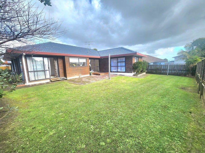 35 Orangewood Drive, Northpark, Auckland - Carousel 1