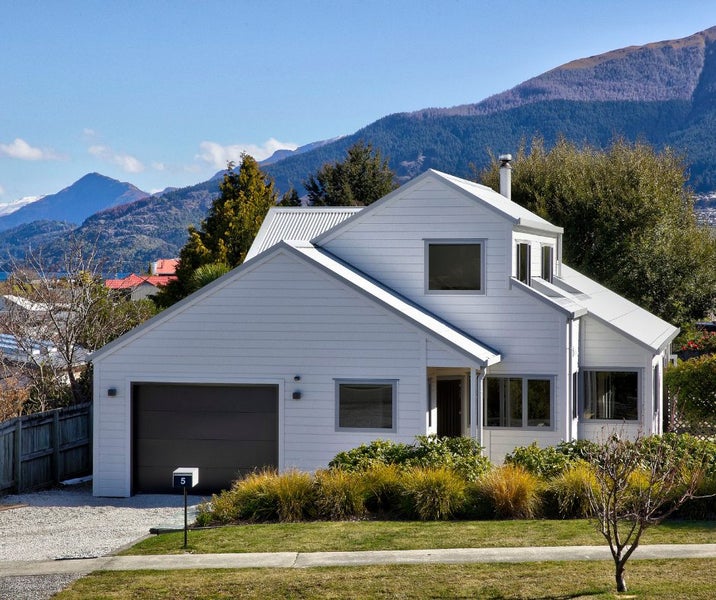 5 Cedar Drive, Kelvin Heights, Queenstown - Carousel 2