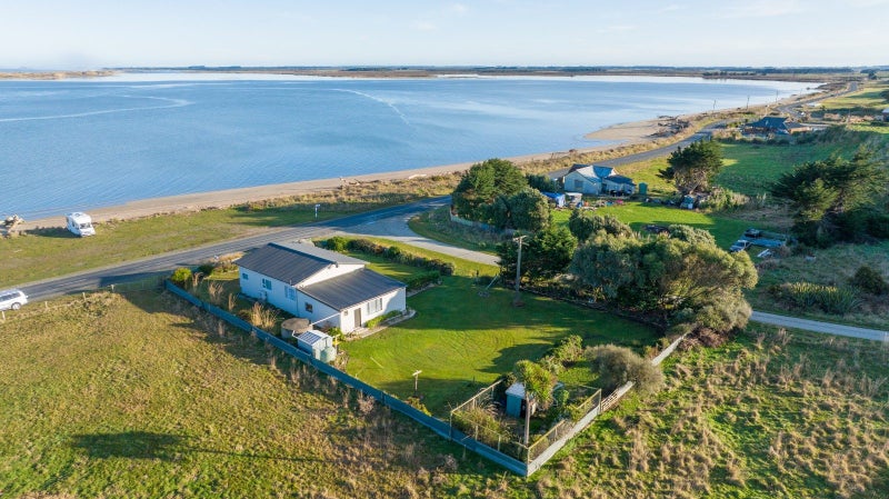 4 Mersey Street, Fortrose, Invercargill - Carousel 21